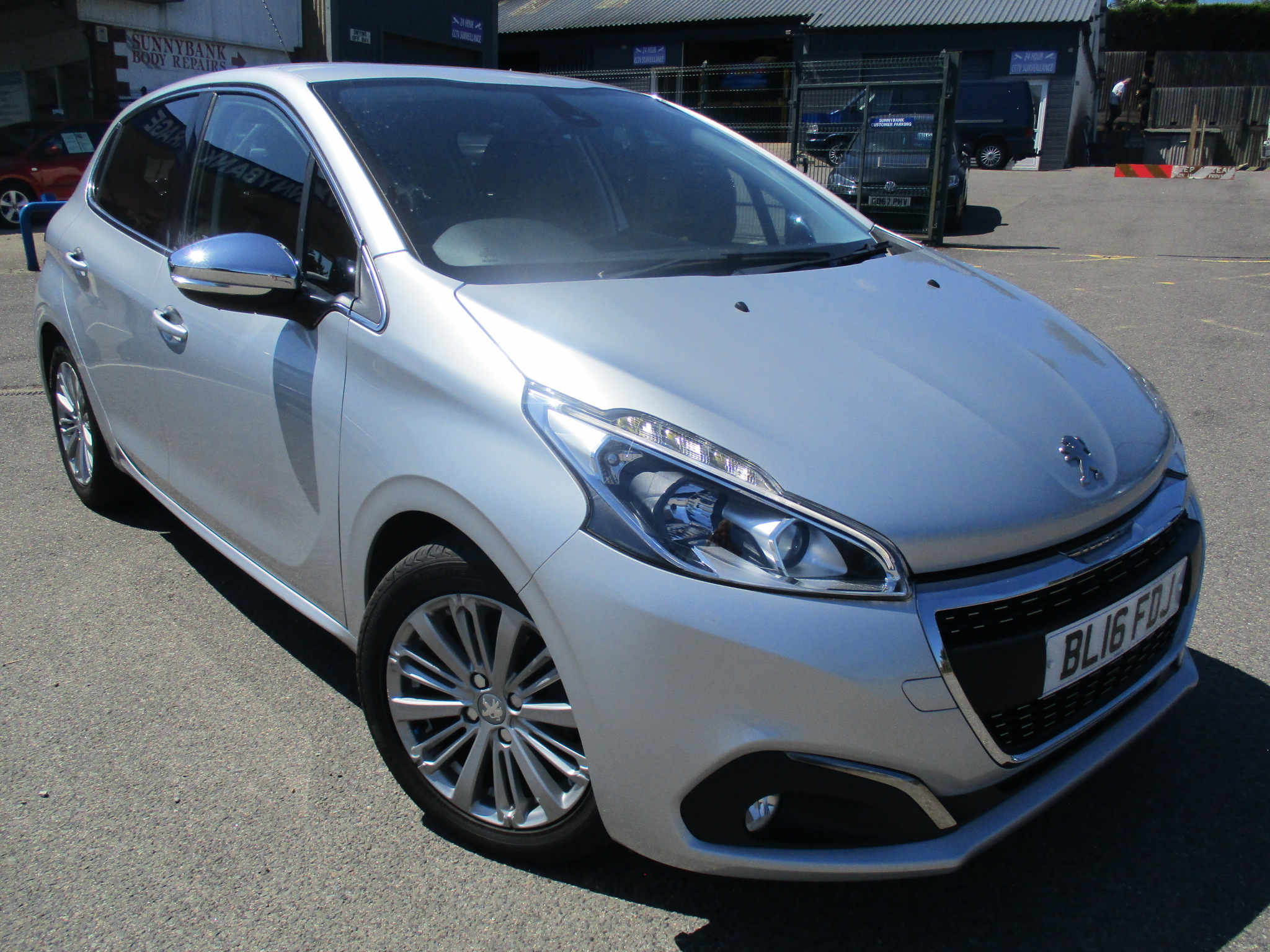 PEUGEOT 208 1.2 ALLURE (AUTO) 2016